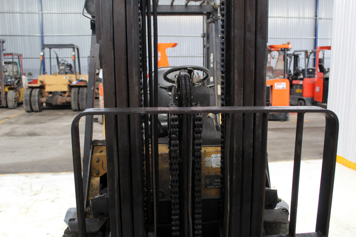 Xe nâng dầu cũ Caterpillar 3 tấn - Ảnh 4