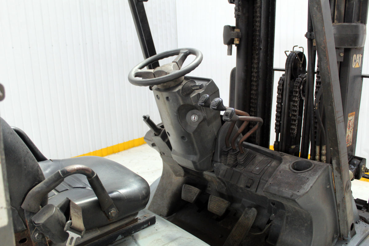 Xe nâng dầu cũ Caterpillar 3 tấn - Ảnh 2