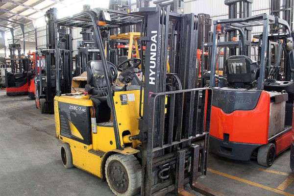 xe nâng điện hyundai 2.5 tấn