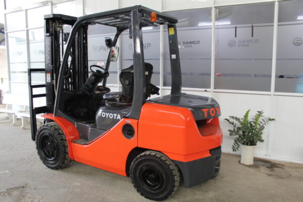 giá xe nâng 3 tấn