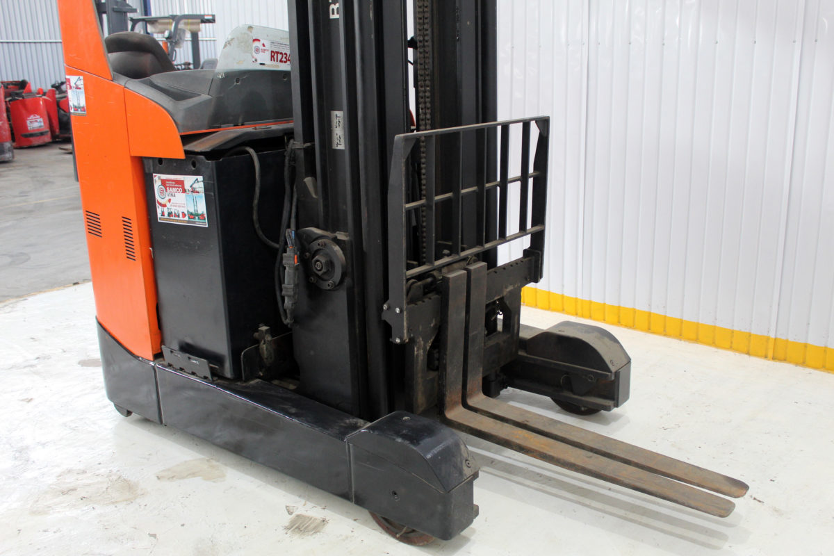 Xe nâng đứng lái kệ kho Reach Truck BT 1.6 tấn - Ảnh 4