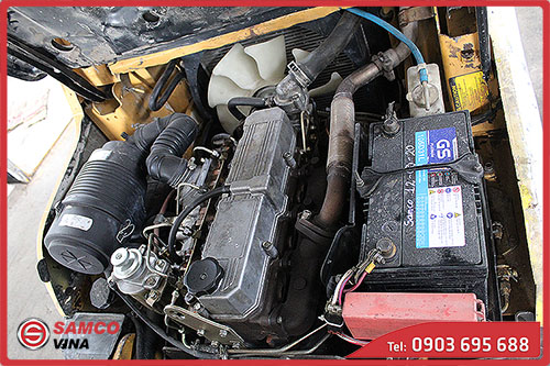 Xe nâng dầu cũ Caterpillar 2.5 tấn - Ảnh 4