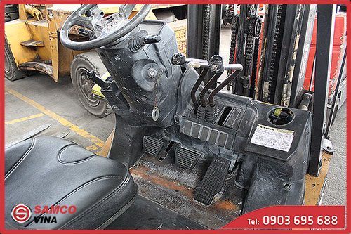 Xe nâng dầu cũ Caterpillar 2.5 tấn - Ảnh 3