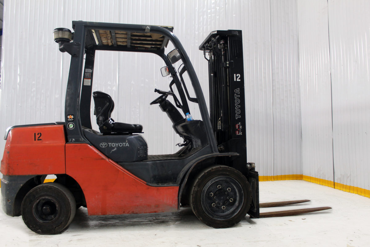 Xe nâng dầu Toyota 3.2 tấn
