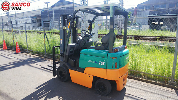 xe nâng điện 1.5 tấn thiết kế gọn gàng