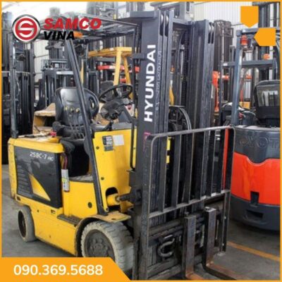 Xe nâng hàng Hyundai 2.5 tấn