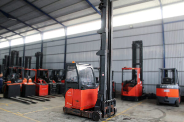 Xe nâng kệ Linde (cabin) 1.6 tấn