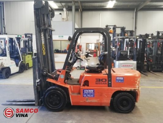 Xe nâng Nissan Diesel 3 tấn