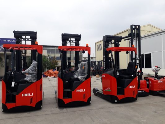 xe nâng reach truck
