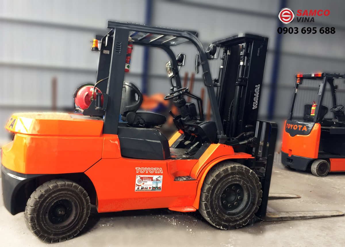 Xe nâng gas Toyota 4.5 tấn