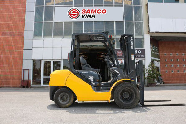 Xe nâng dầu Komatsu 3 tấn nâng cao 3 mét