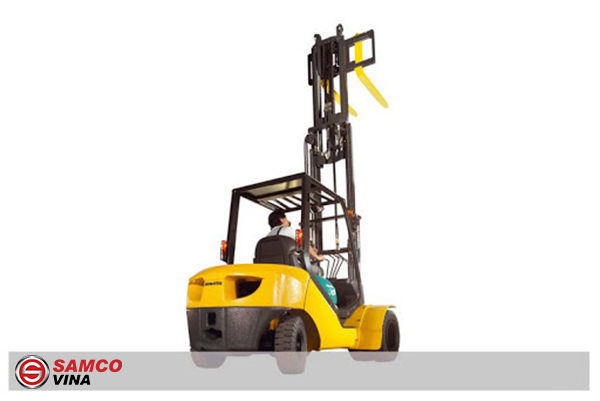 Xe nâng dầu Komatsu 3 tấn nâng cao 4.5 mét