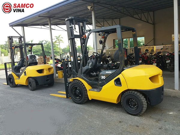 Xe nâng dầu Komatsu 3 tấn nâng cao 4 mét