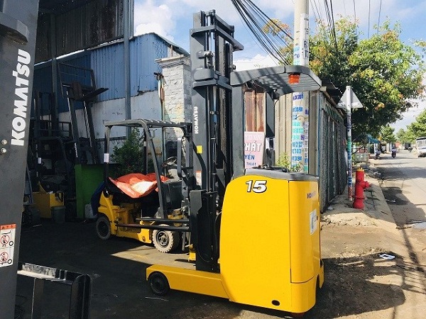 xe nâng điện đứng lái komatsu 1.5 tấn