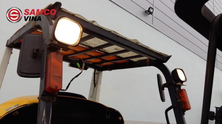 Đèn pha xe nâng toyota