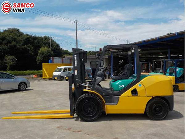 giá xe nâng dầu komatsu 5 tấn