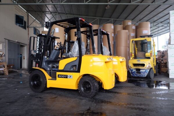 Xe nâng dầu Hyundai 1,8 tấn có động cơ Kubota mạnh mẽ