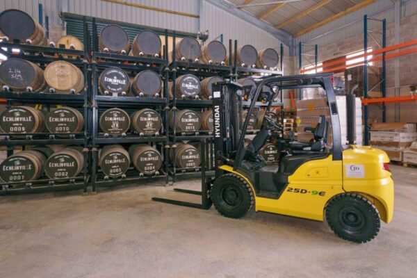 Xe nâng dầu Hyundai 3,3 tấn được cải tiến giúp nâng cao hiệu quả sử dụng