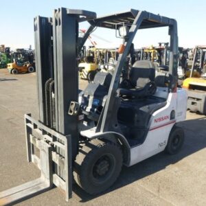 xe nâng nissan 2.5 tấn