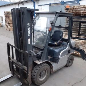 xe nâng dầu nissan 5 tấn giá tốt