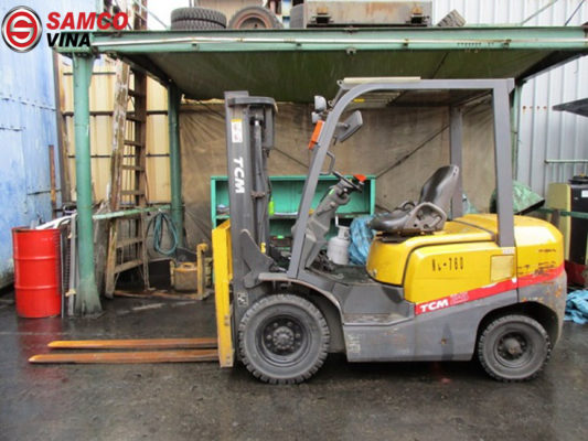 xe nâng dầu tcm 2.5 tấn