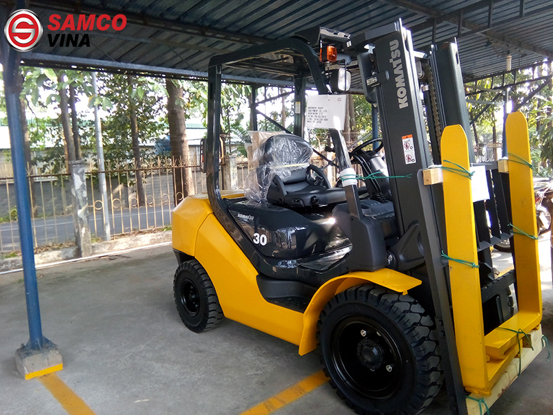 xe nâng dầu komatsu 3 tấn FD30T-17