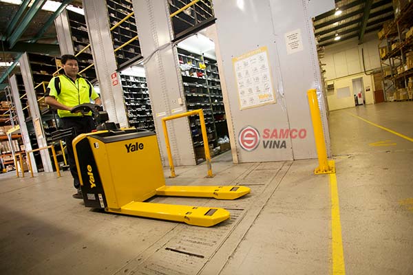 Xe nâng bán tự động Yale MP20XD - Ảnh 2