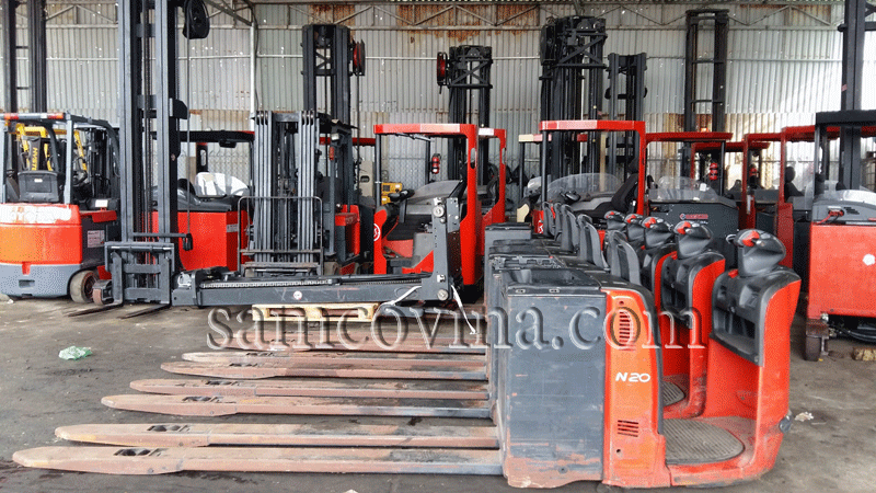 cho thuê xe nâng điện thấp đứng lai