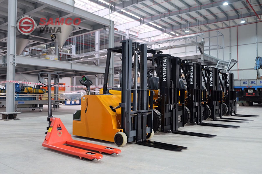xe nâng mới cho thuê tại samcovina