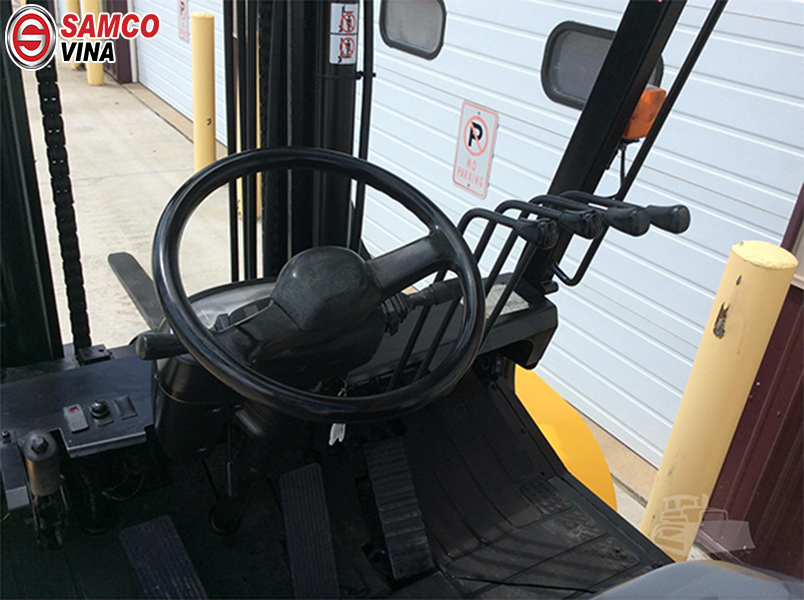 khoang lái xe nâng 7 tấn Komatsu