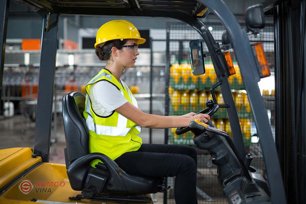 Điều chỉnh ghế ngồi xe nâng là bước vô cùng cần thiết