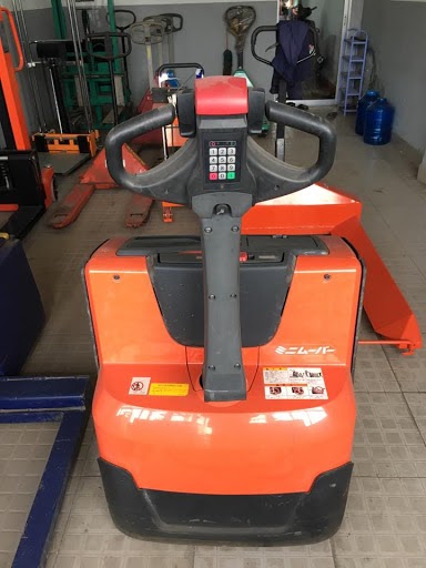 Xe nâng tay điện bán tự động Toyota dễ dàng sử dụng