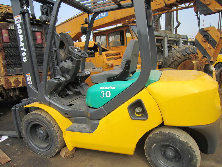 Xe nâng Komatsu 3 tấn FD30-10
