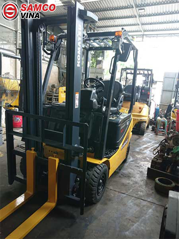 xe nâng điện Komatsu 1 tấn