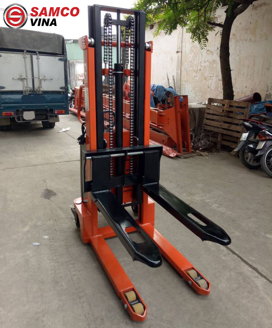 cho thuê xe nâng tay cao