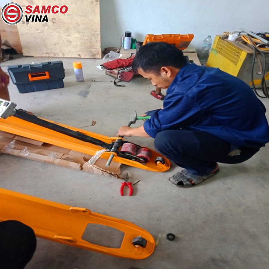 đội ngủ nhân viên cho thuê xe nâng tay