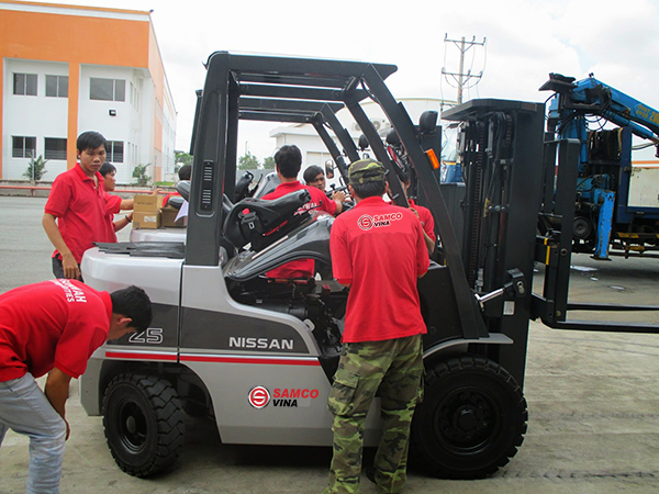 Kinh nghiệm mua xe nâng cũ giá tốt