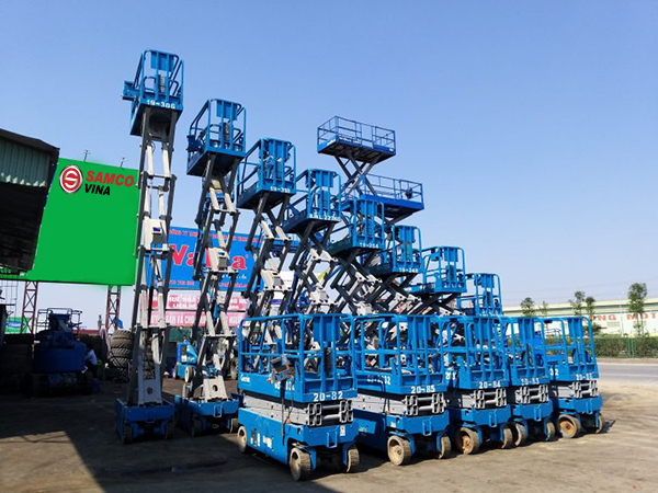 xe nâng cắt kéo