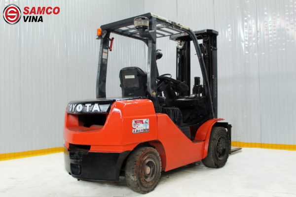 Xe nâng dầu Toyota 3 tấn