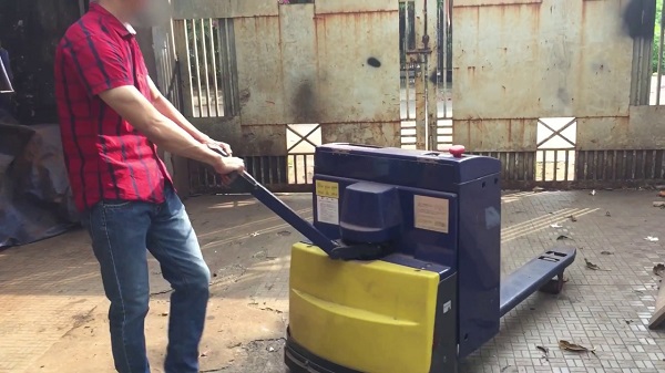 Xe nâng tay điện cũ Komatsu JG15 - Ảnh 4