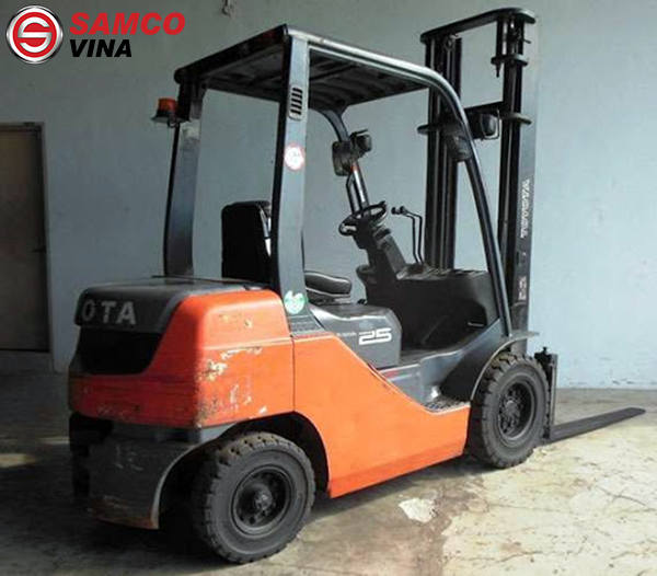 xe nâng hàng toyota cũ