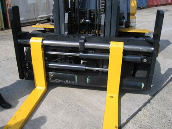 Xe nâng 7 tấn Komatsu sử dụng động cơ hoạt động bền bỉ