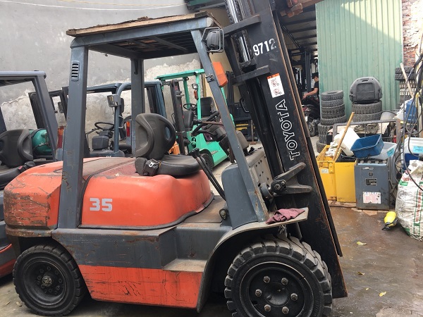 Xe nâng dầu 3.5 tấn Toyota phù hợp cho các công trường