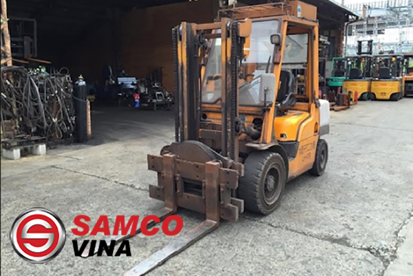 xe nâng dầu cũ ít tính năng hiện đại, nhưng tiết kiệm được nhiều chi phí hơn