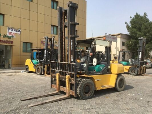 Xe nâng hàng Komatsu 7 tấn FD70 - 10