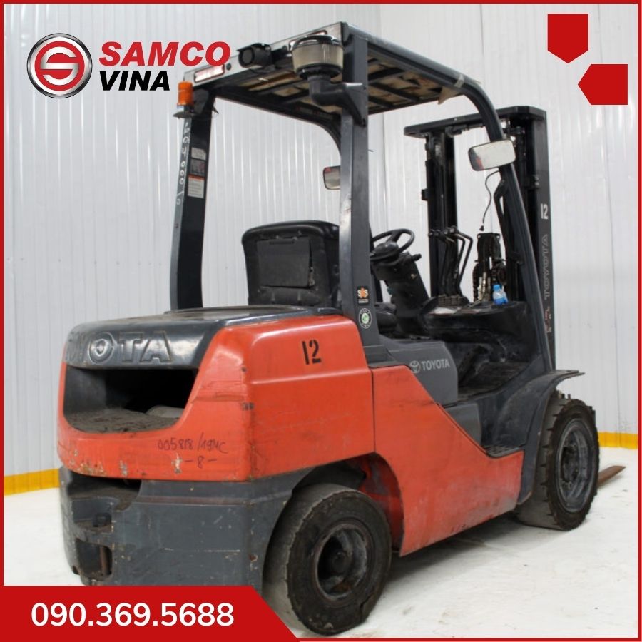 Xe nâng dầu 5 tấn Komatsu FD50AT-10 cũ