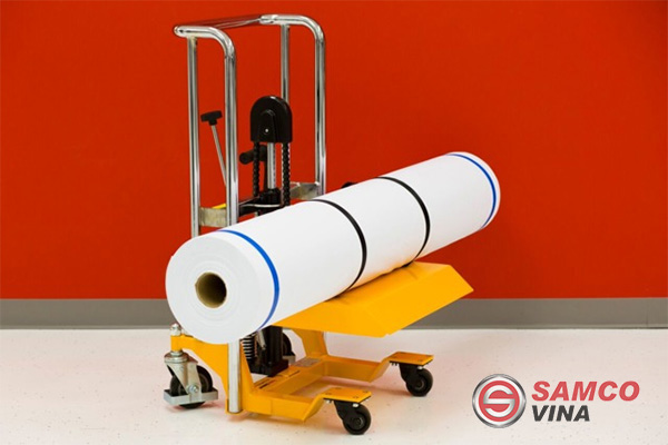 Xe nâng tay cao mini thường được nhiều doanh nghiệp lựa chọn