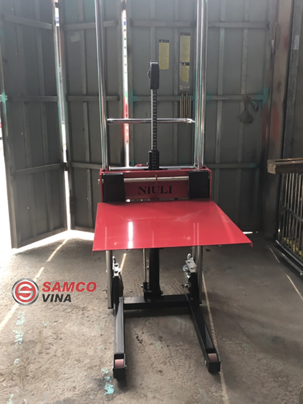 Xe nâng hàng mini được thiết kế chắc chắn