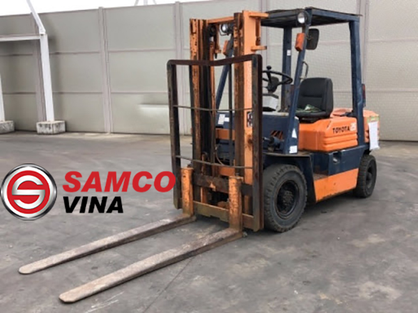 Xe nâng Nhật Bản cũ