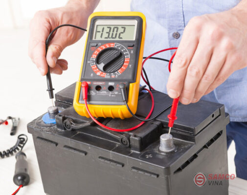 Có rất nhiều cách để bạn kiểm tra bình ắc quy